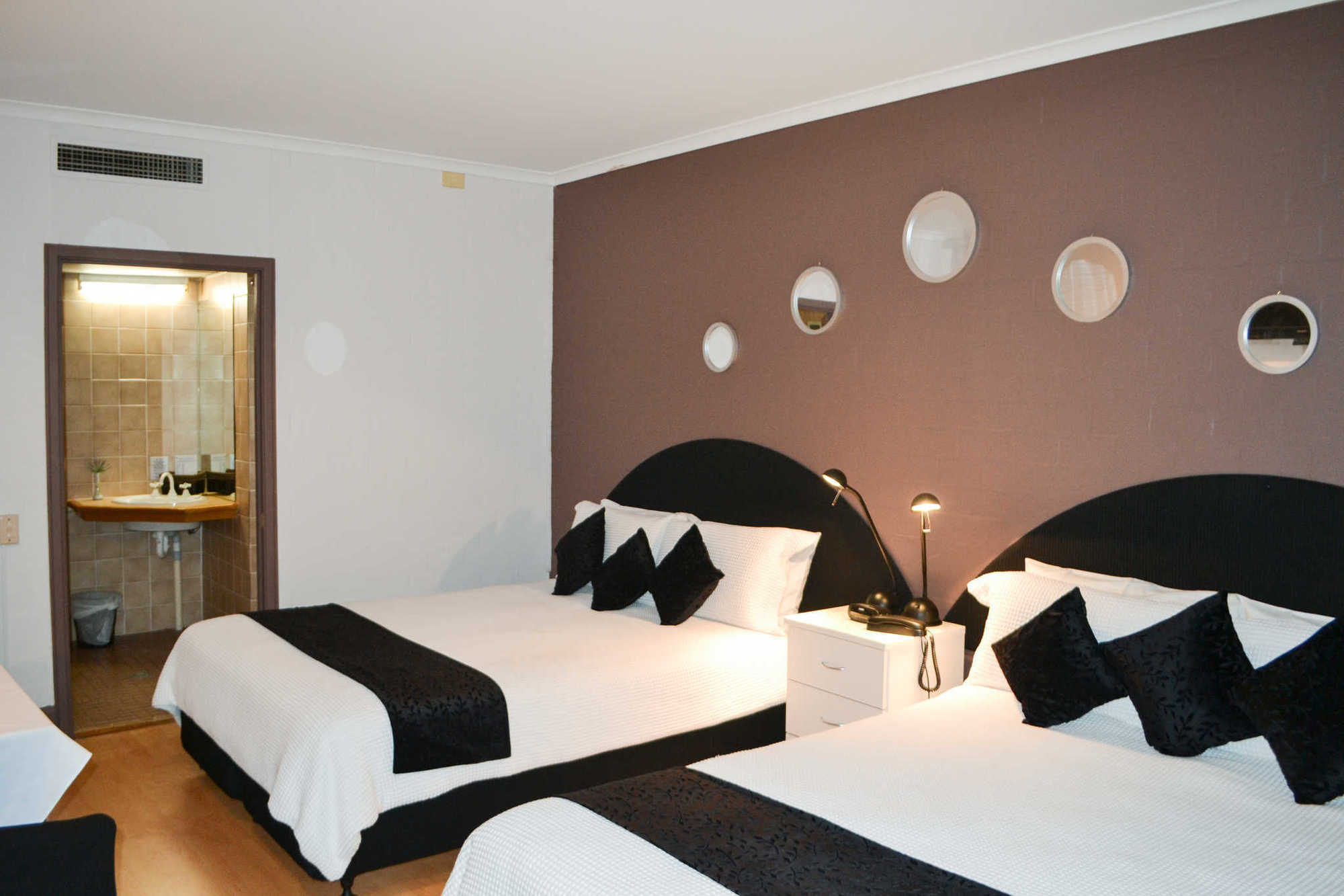 كوينبيان Capital Airport Motel الغرفة الصورة