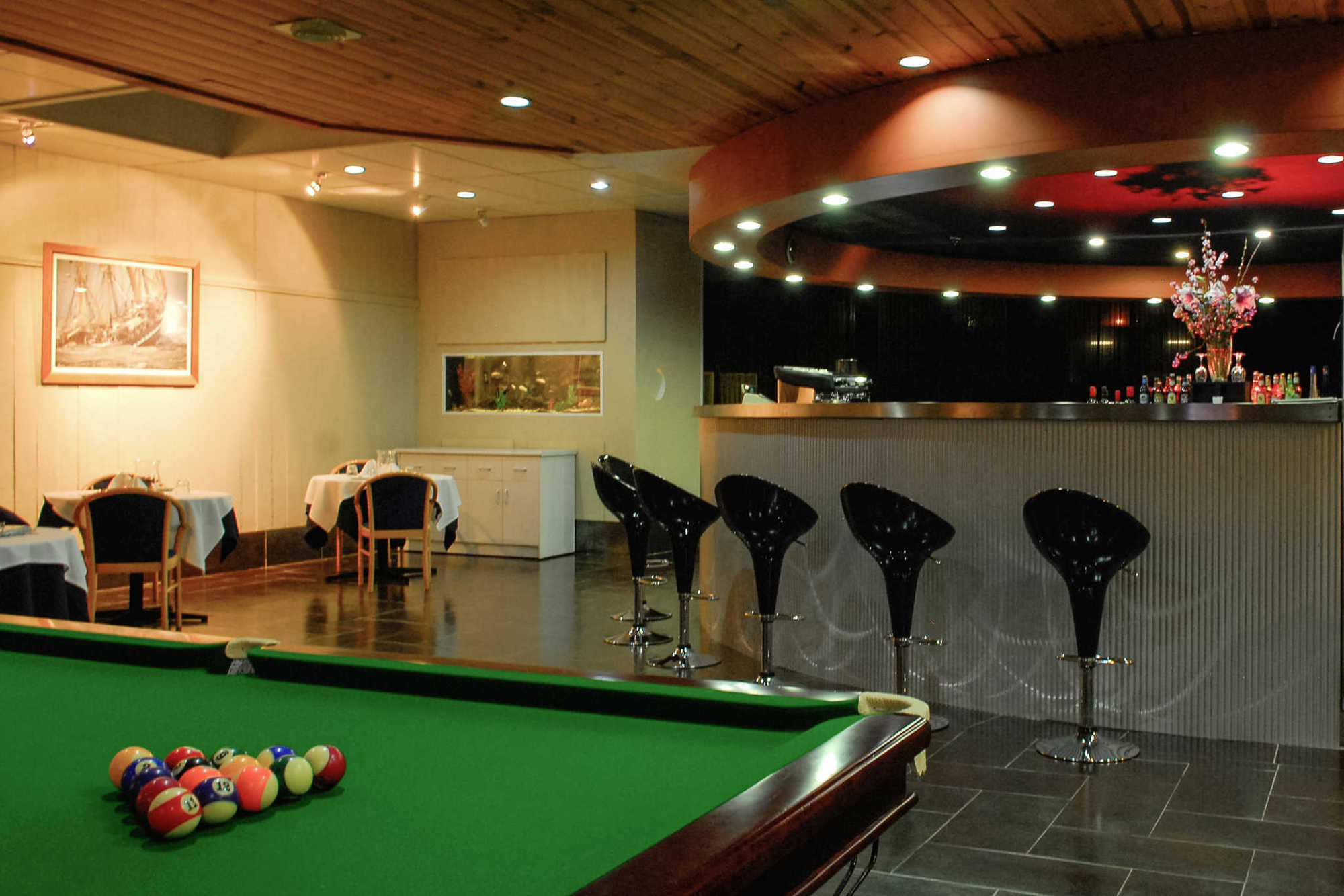 كوينبيان Capital Airport Motel المطعم الصورة